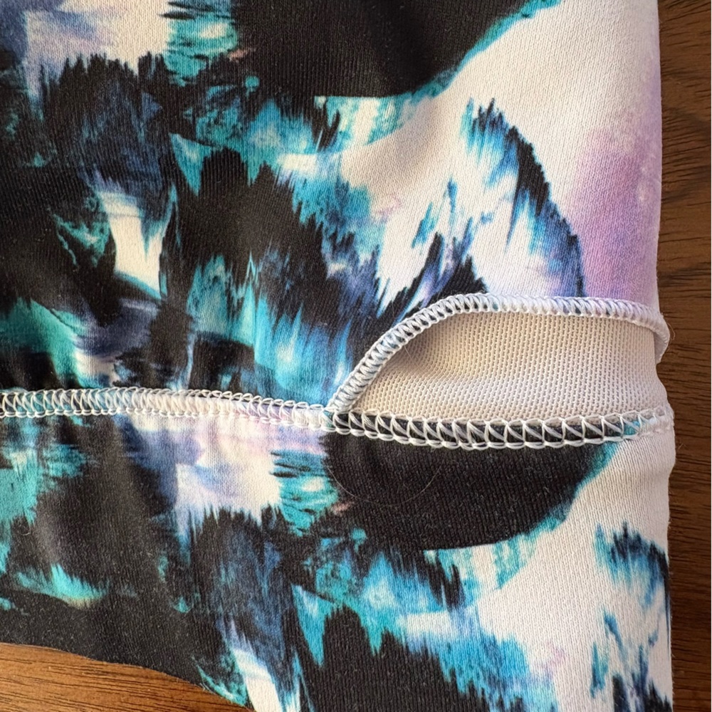 Fabletics Kenzie Sports Bra Monarch Print/Black Size Medium - Picture 3 of 6
